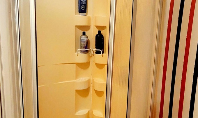Malton Appartement | 2-Bedroom private basement, Minutes from airport & transit
