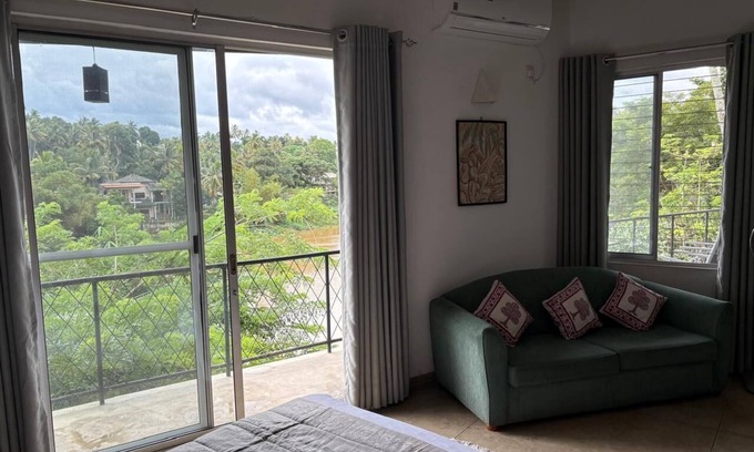 Kandy Appartement | 2-bedroom riverside first floor apartment in beautiful Kandy with AC, WiFi