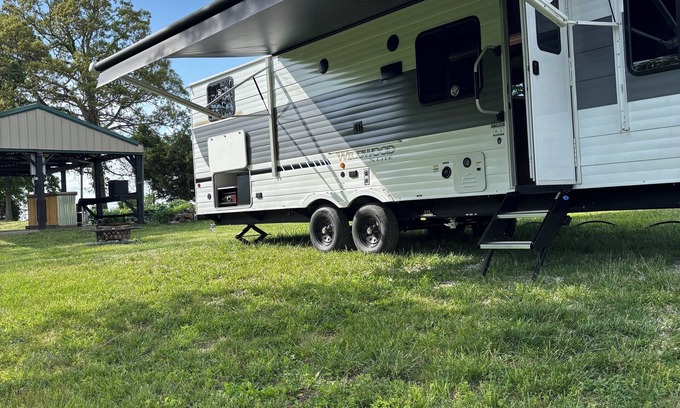 Dundee Maison | 2-bedroom RV in perfect Hartford with AC
