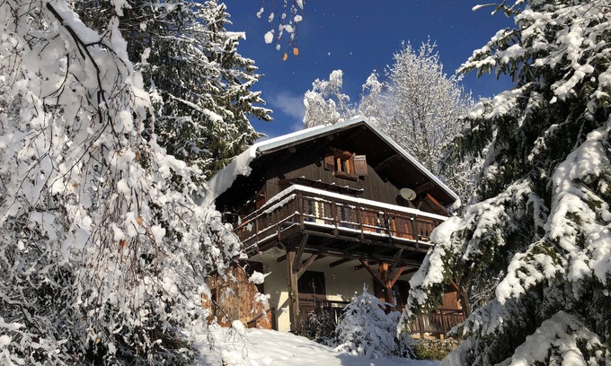 La Lechere Chalet De Ski | 2 bedroom self-contained apartment in Chalet Le Doux Si