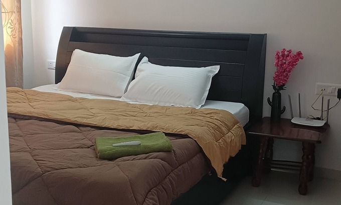 Hadapsar Appartement | 2-bedroom skyhigh apartment in fabulous Pune with AC, fitness room, WiFi