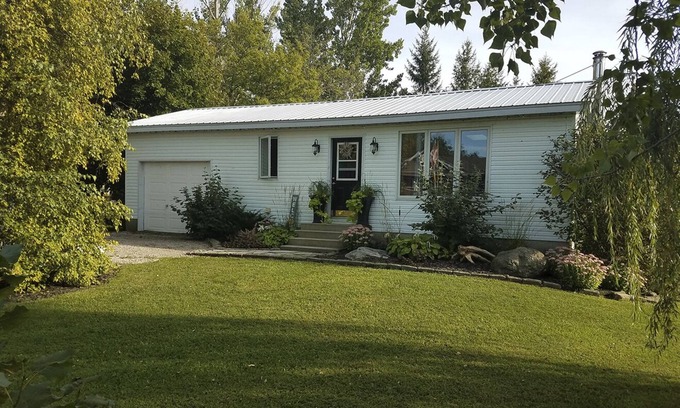 Bluewater Cottage | 2 chambres petite maison 1 minute à la plage EN OPTION bunkie avec lit queen