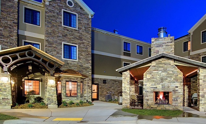 West Valley City Copropriété | 2 Bedroom Suite Close to Salt Palace Convention Center! Free Breakfast Buffet. Pool, Hot Tub & Waterslide Access.