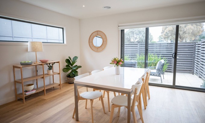 Torquay Maison | 2 Bedroom Townhouse With 2 Bathrooms - 10 min Walk to Beach & Golf