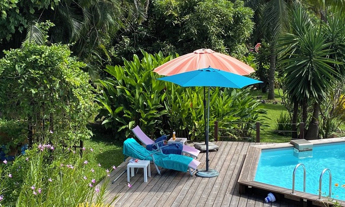 Le Diamant Appartement | Bas de villa T2, au calme dans un jardin arboré et fleuri