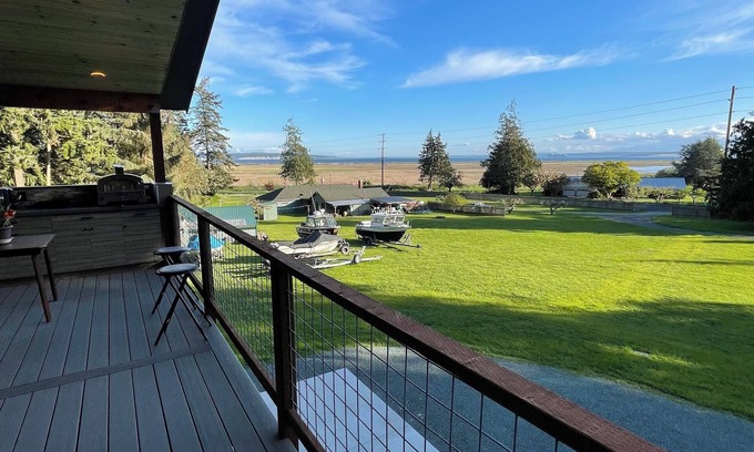 Coupeville Appartement | 2-bedroom West Side View Apartment in charming Coupeville