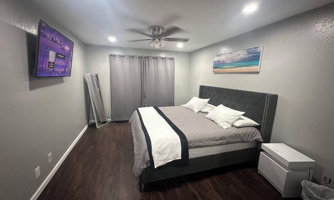 Midland Appartement | 🏡 2 bedrooms, 1 bathroom 🛁 cozy, modern apartment. With sofa bed 🛋️