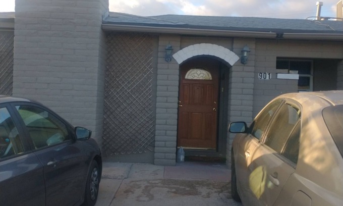 Tucson Maison | 2 bedrooms. Close to airport and Mall , Park. Bus stop