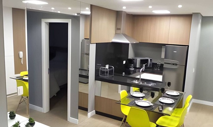 Bigorrilho Appartement | 2 Bedrooms in Batel Soho, condo Clube Sky w/ parking space