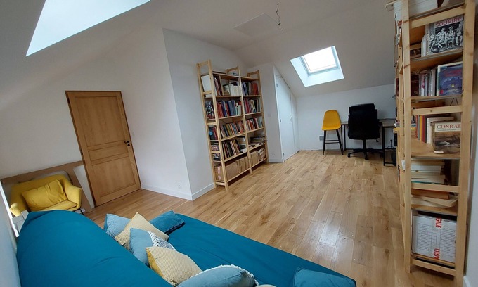 Blere Lit Et Petit-Déjeuner | 2 Chambres dans grande maison avec petit jardin, cheminée, charmant centre ville