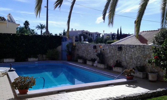 Estombar Villa | 2 Chambres dans villa avec piscine, 4 personnes