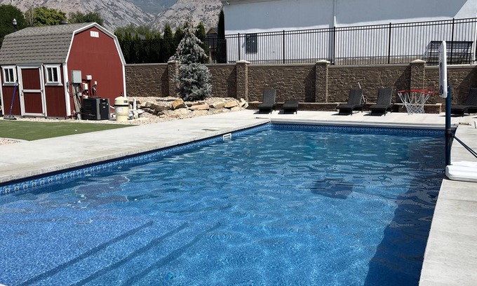 Pleasant Grove Appartement | 2 Bedrooms, Sleeps 6, Pool, Hot tub, putting green, XBox room