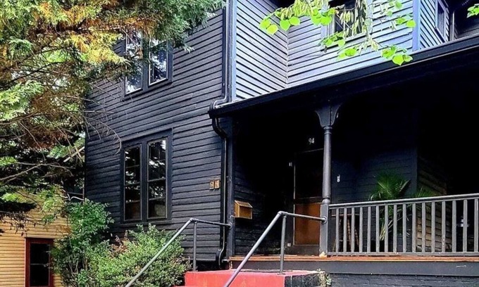 Historic Montford Maison | 2 Block to downtown. Victorian Bungalow Meets Chic Urban Loft