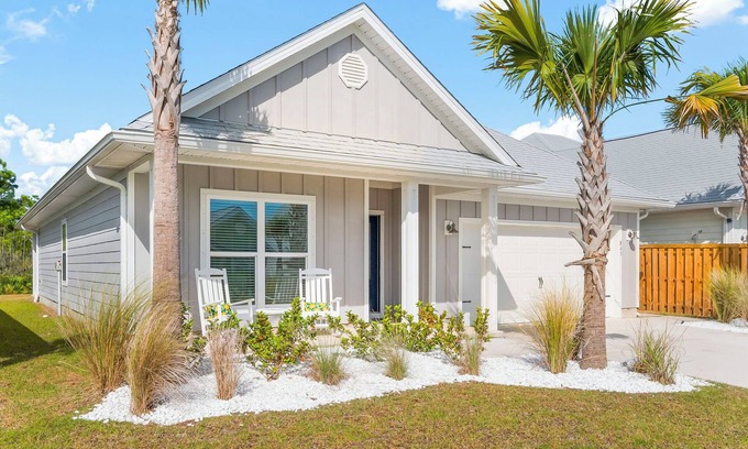 Port St. Joe Maison | 2 Blocks to the Beach | Golf Cart Pools Bikes Family-Friendly