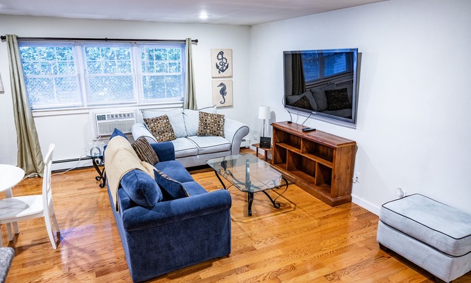 Asbury Park Appartement | Août 28- 2 septembre REDUCTION! 2 blocs de la plage w / parking inclus!