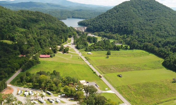 Benton Appartement | 2 BR,1BA Spacious Mountain View Suite near Cherokee National Forest, Ocoee River