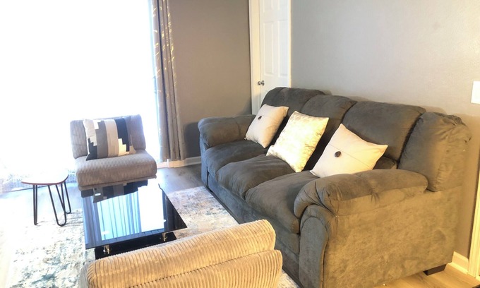 Kentwood Appartement | 2 BR 2 BA Cozy Retreat Near Everything