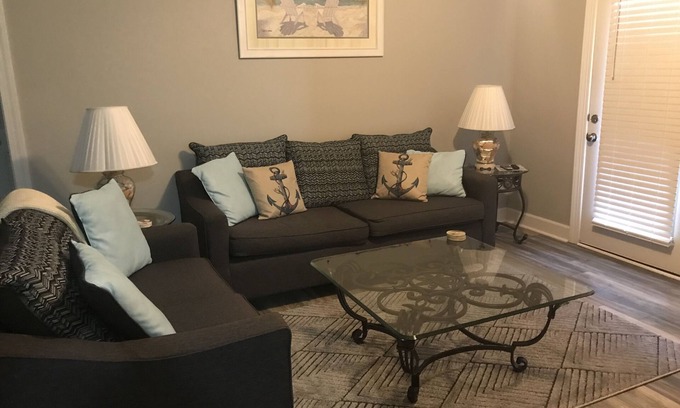 Foley Copropriété | 2 BR/ 2BA Condo1 King /2 Full beds Sleeps 6 close to OWA & Foley Tourism Complex
