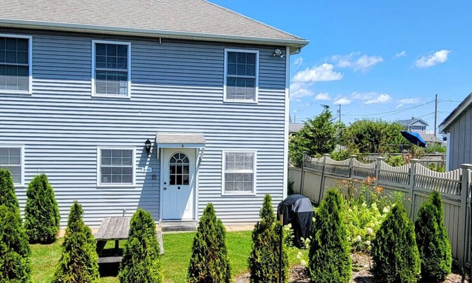 Point Judith Maison | 2 BR beach condo, 1 block from shore!