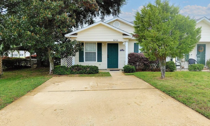 Pensacola Maison | 2 BR Cozy home close to NAS, West Pensacola & Perdido Key
