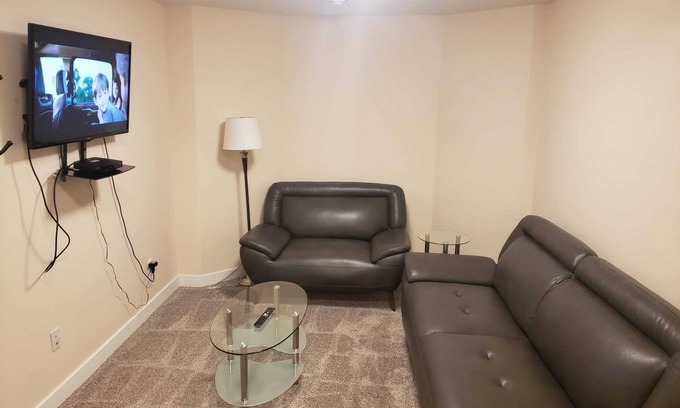 Timberlea Maison | 2 BR SUITE with Spacious Kitchen and Hi Speed Internet Ideal for Long Stays