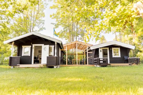 Kastlosa Maison | 2 Cabins with panoramic window, A Hiker's and Birdwatcher's Paradise