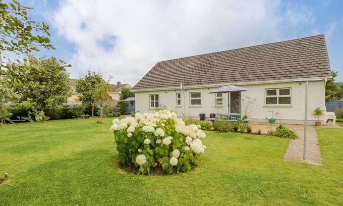 Dromahair Cottage | 2 Castle Cove, DROMAHAIR, COMTÉ DE LEITRIM