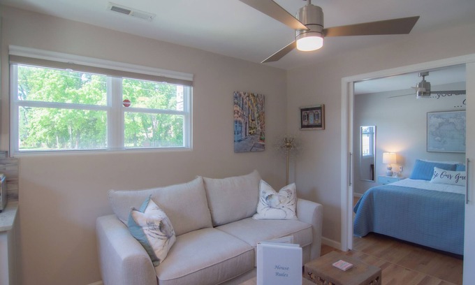 West Ashley Appartement | Charming~ Studio 2 is located 4.3 miles from Downtown Charleston! In West Ashley