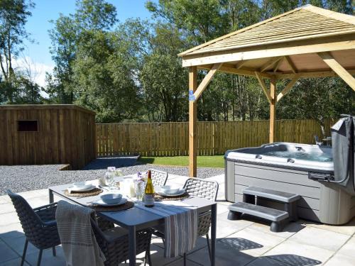 Boncath Maison | 2 Cilwendeg Lodge