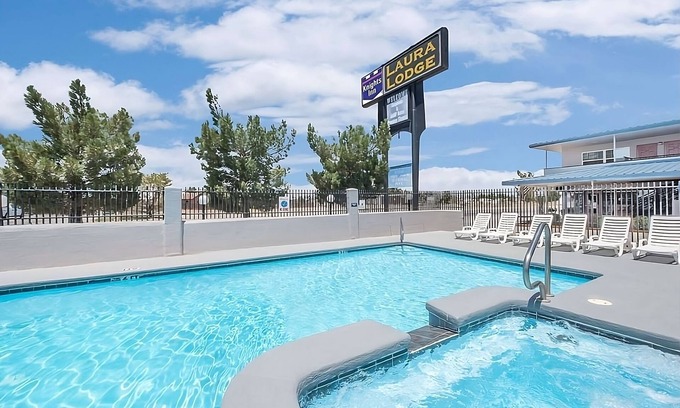 Pecos Hôtel | 2 Comfortable Lodgings in Historic Pecos! Free Parking, Pool, Pets are Welcome!