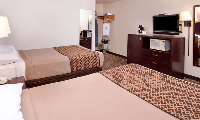 Atlantic Hôtel | 2 Comfortable Rooms w/ Outdoor Plug-Ins Near Iowa Western Community College