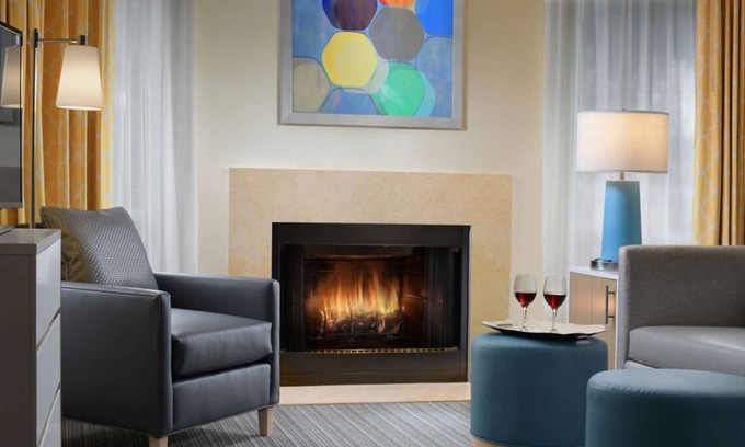 Houston Maison | 2 Comfortable Units! FREE Breakfast & Parking, Pool, Close to Rocket Park!