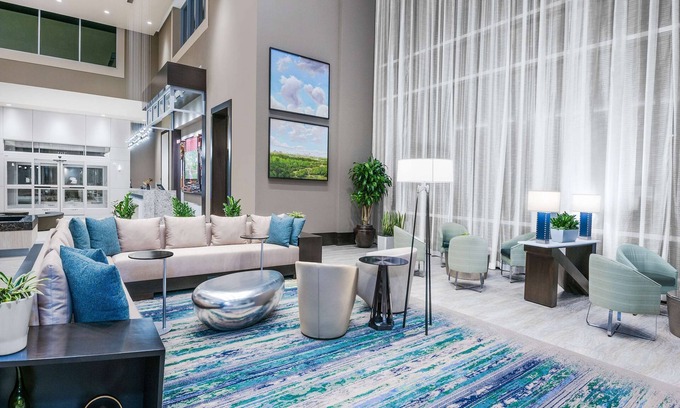 College Station Hôtel | 2 Connecting Suites with Three Beds and Two Sofabeds at a Full Service Hotel by Suiteness