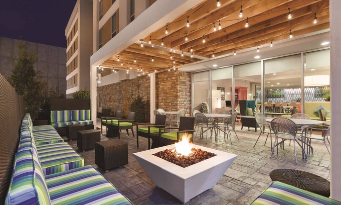 College Station Appartement | 2 Connecting Suites with Two Beds and Two Sofabeds at a Full Service Hotel by Suiteness