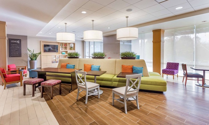 Newtonville Appartement | 2 Connecting Suites with Two Beds and Two Sofabeds at a Full Service Hotel by Suiteness