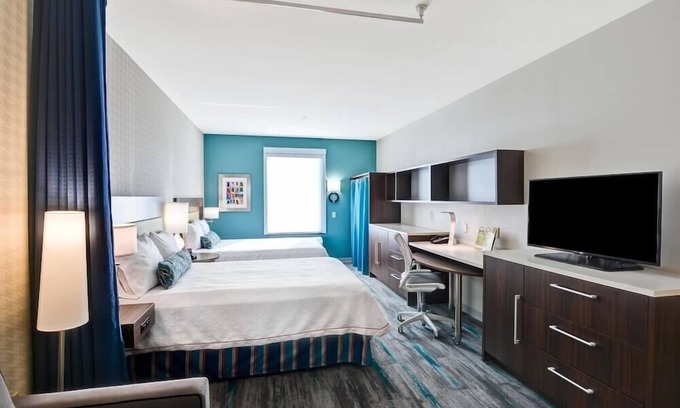 Conway Appartement | 2 Connecting Suites with 4 Beds and Two Sofabeds at a Full Service Hotel by Suiteness