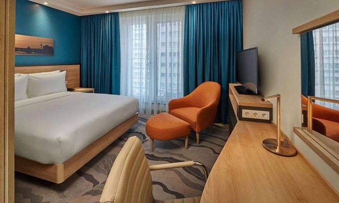 Mitte Hôtel | 2 Courtyard View Rooms with Complimentary Daily Hot Breakfast!