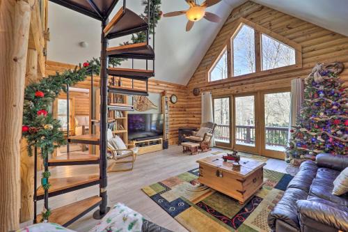 Charter Hills Maison | 2 Decks and Fire Pit Scenic Beech Mountain Retreat!