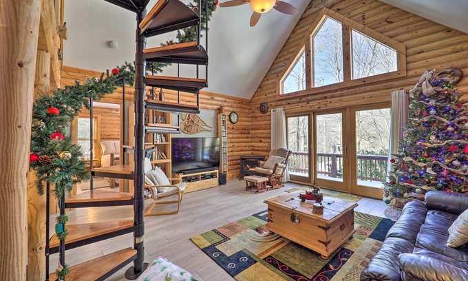 Charter Hills Cabine | 2 Decks & Fire Pit: Scenic Beech Mountain Retreat!