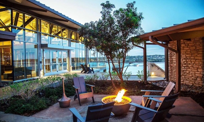 Lakeway Hôtel | 2 Double Queen Units with Lakeview, Outdoor Pool, Free Parking!