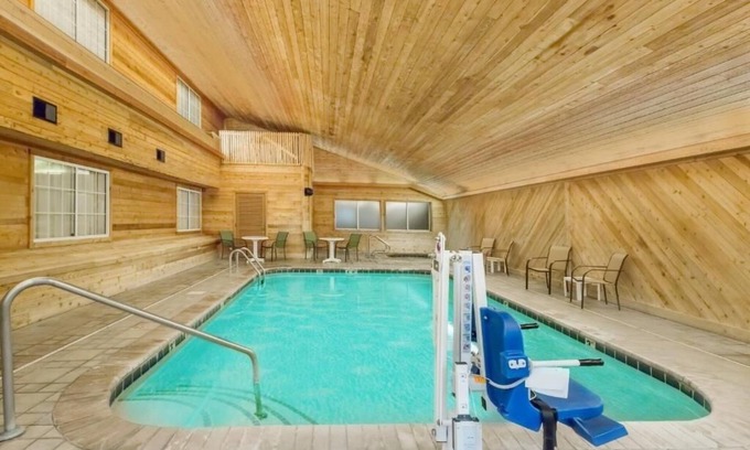 Atlantic Hôtel | 2 Efficient Rooms w/ Free Breakfast, Ideal for Business Travelers just off Hwy 6