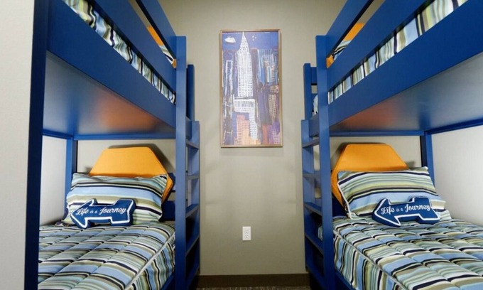Circleville Station Balnéaire | 2 Family King Suites with Bunkroom and Balcony at The Kartrite Resort!