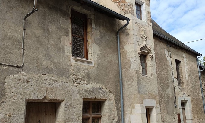 Doue-la-Fontaine Maison | 2 Gîtes en centre ville de Doué ,15 personnes maximum