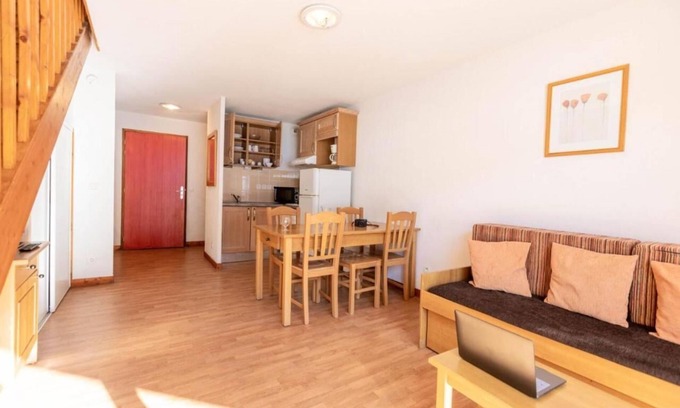 Les Bottieres Maison | 2 Group & Family-Sized Units with Kitchenettes | Pet-Friendly | Steps to Slopes