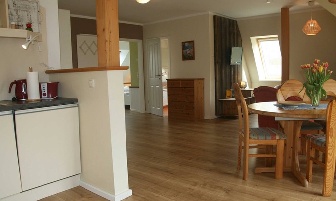 Alt Bukow Appartement | 2) Apartamento de 3 habitaciones, primer piso, 90 m² - Landhaus Alte Schule cerca de la estación de mar Báltico Rerik