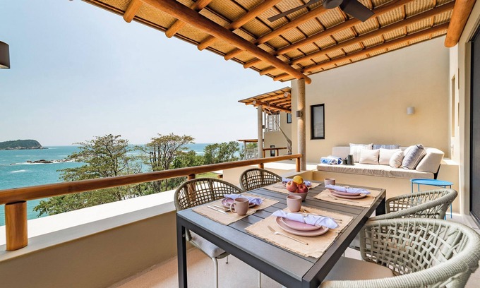 Centro Copropriété | 2 King Bed Suites, Ocean Views & Beach Access