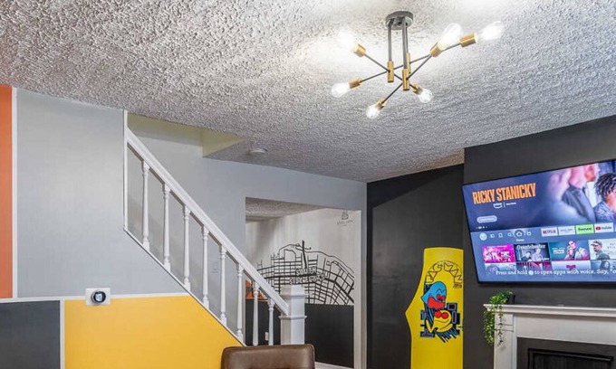 South Side Flats Maison | 2 King Beds / Free Parking / Arcade / Fire Pit