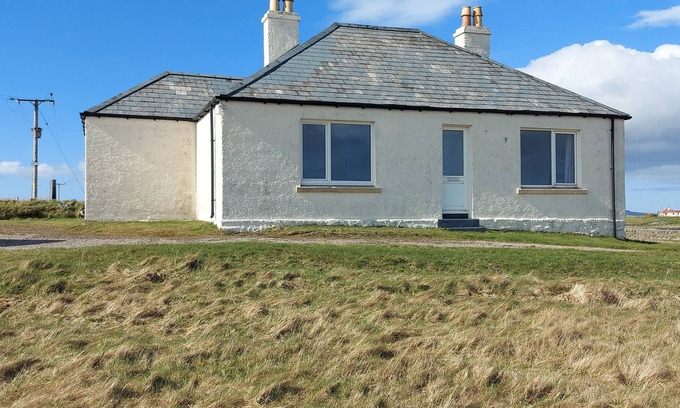 North Uist Cottage | 2 Knockquien, BALIVANICH
