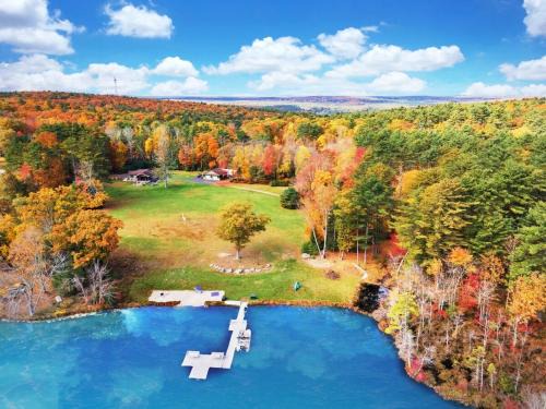Highland Lake Maison | 2 Lake Cabins Poolhottub Game Room 23acs
