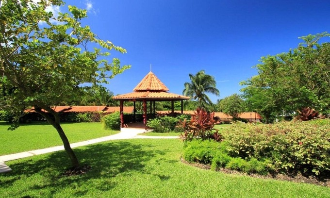 Maynards Maison | 2 Large Units with Kitchenettes! FREE Parking! Short Drive to Mahogany Bay!